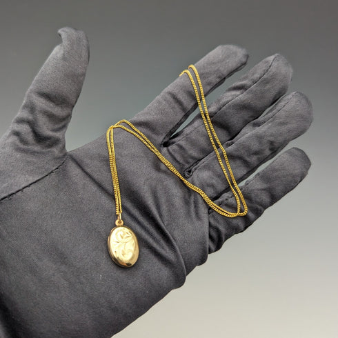 1987 British Vintage 9ct Gold Oval Locket Pendant Necklace